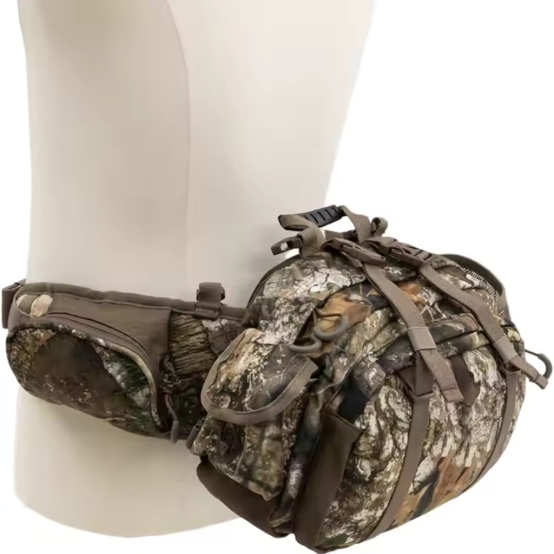 Outdoor backpack with zipper closure